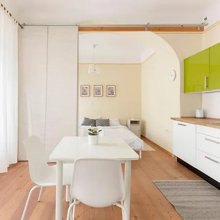 Apartment By The Walnut Tree Ljubljana