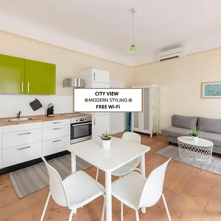 Apartment By The Walnut Tree *