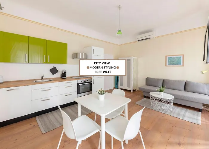 Apartment By The Walnut Tree *