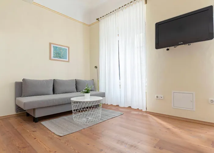 Apartment By The Walnut Tree Ljubljana